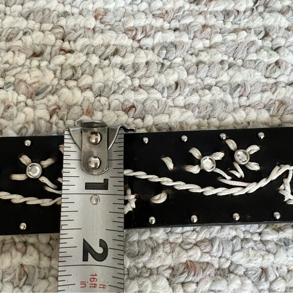 Western inspired leather belt - Picture 2 of 13